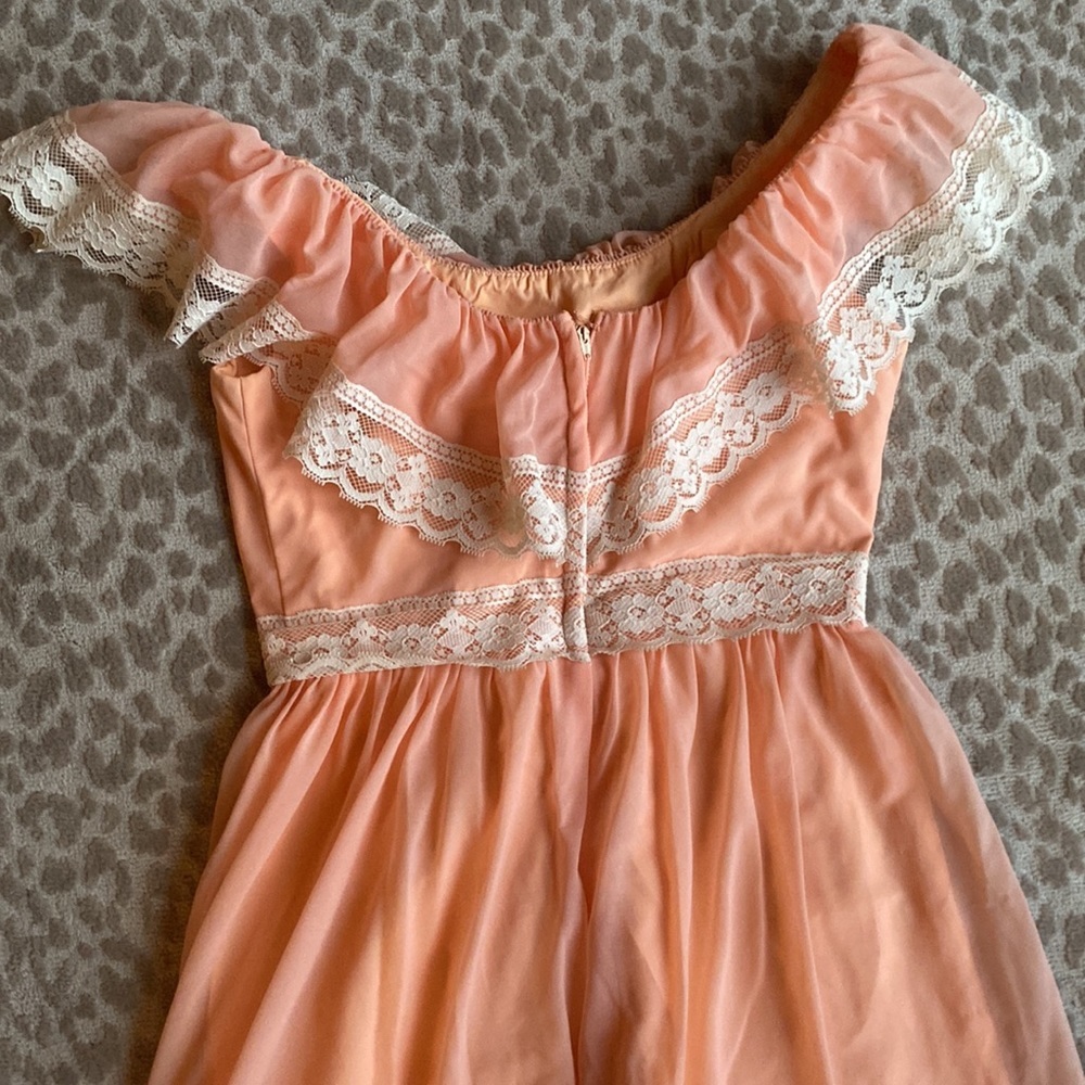 Handmade Vintage Peach and Cream Off the Shoulder Lace Dress, size XS - Picture 5 of 9